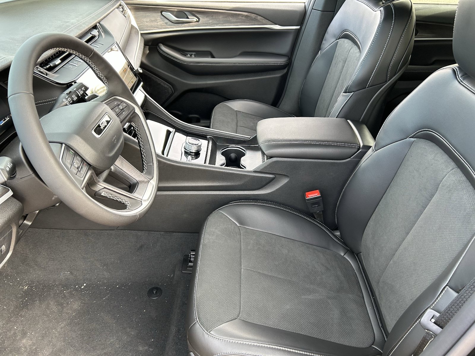 New 2026 Jeep Grand Cherokee Altitude AWD/4WD image 16