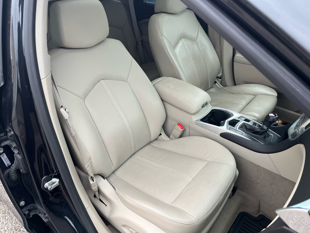 Used 2011 Cadillac SRX Luxury image 17