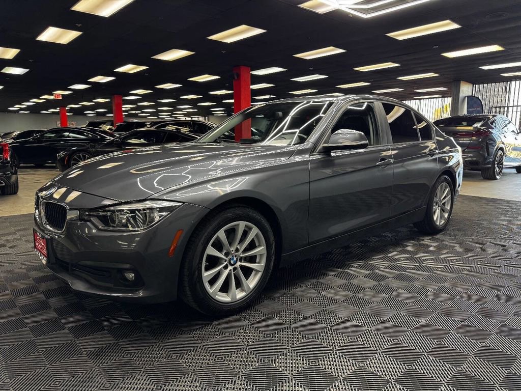 Used 2018 BMW 320i xDrive Sedan AWD/4WD image 8