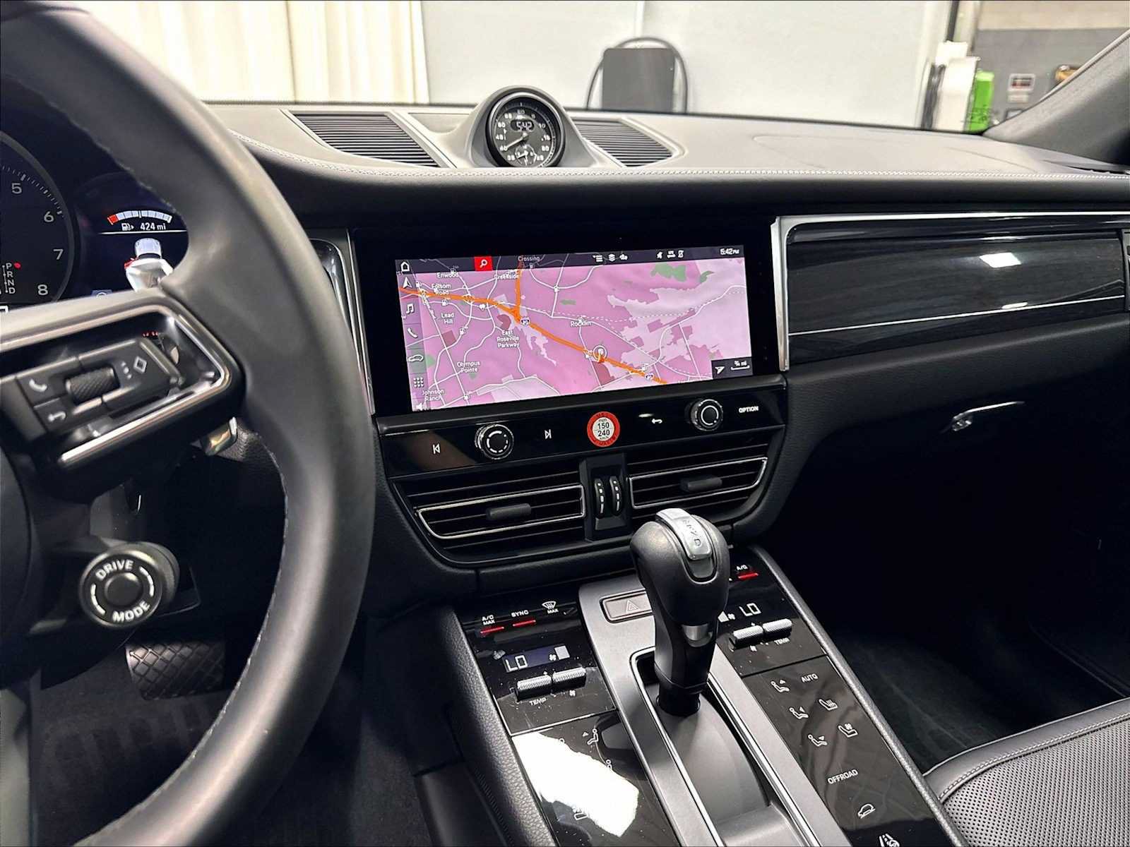 Used 2026 Porsche Macan AWD/4WD image 18
