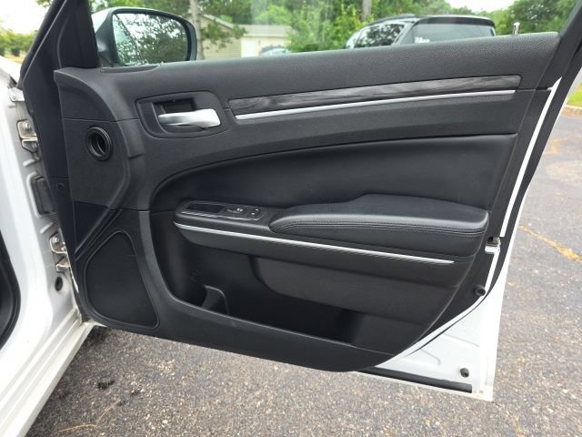 Used 2019 Chrysler 300 Touring w/ Quick Order Package 2EF RWD image 21