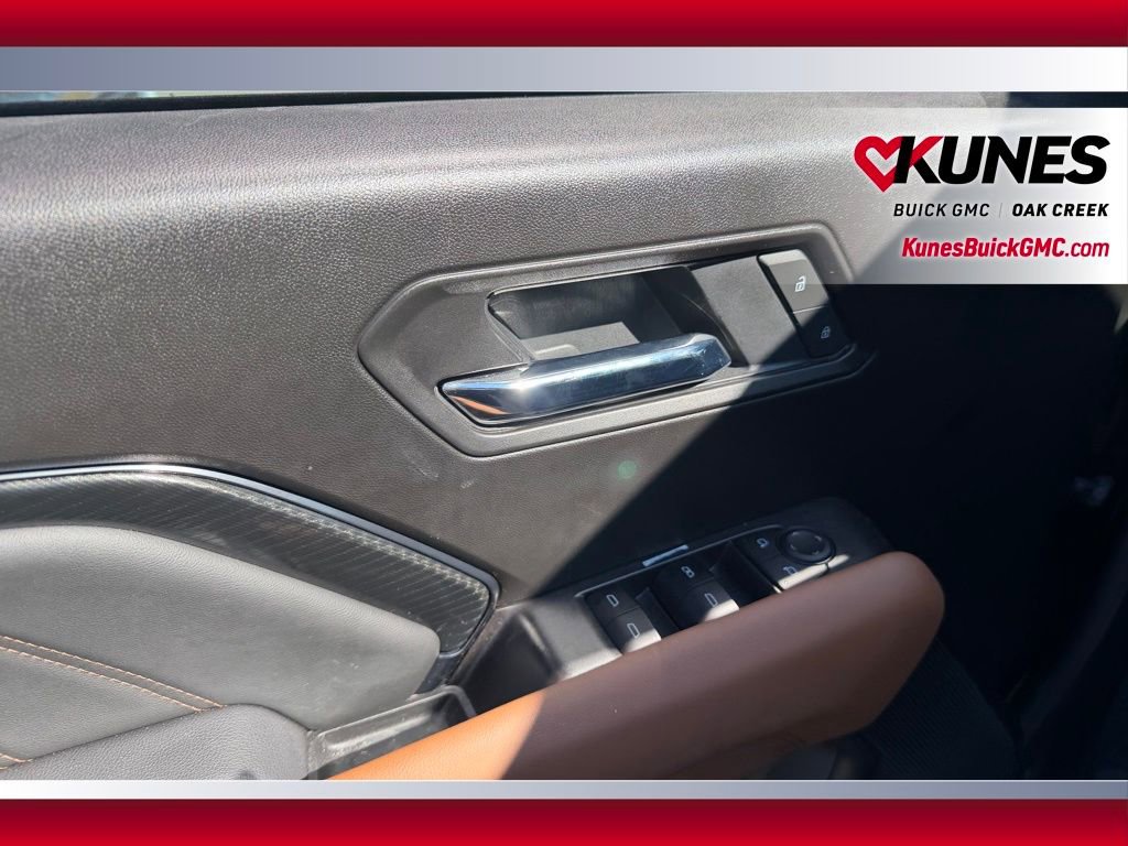 Used 2025 GMC Canyon AT4 image 5