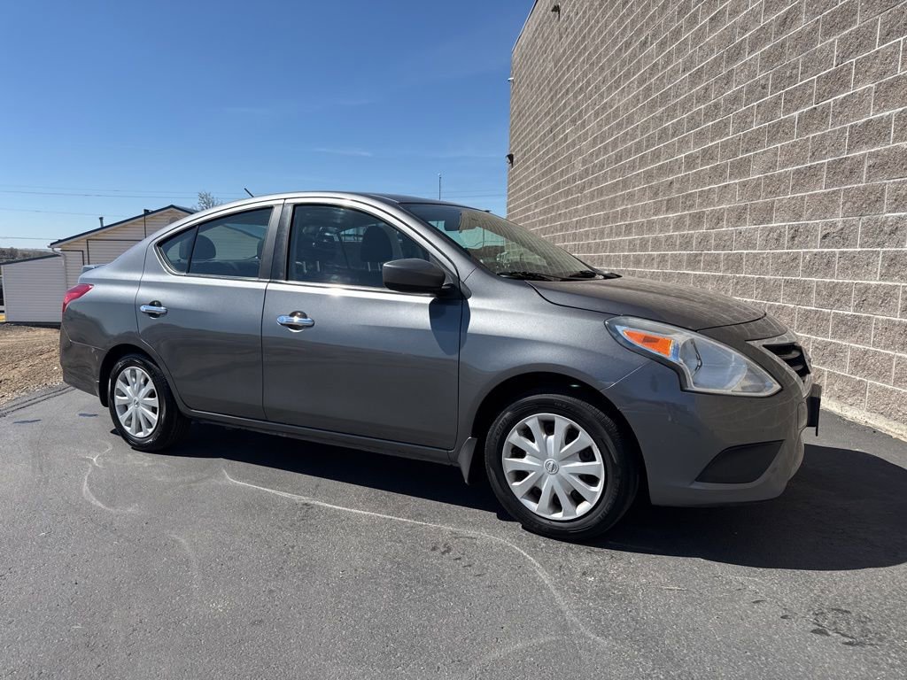 Used 2016 Nissan Versa SV image 1