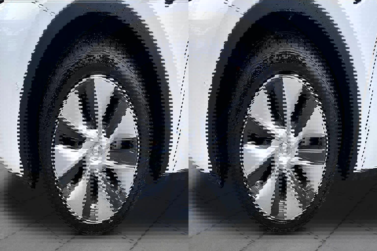 Used 2022 Tesla Model Y Long Range image 10