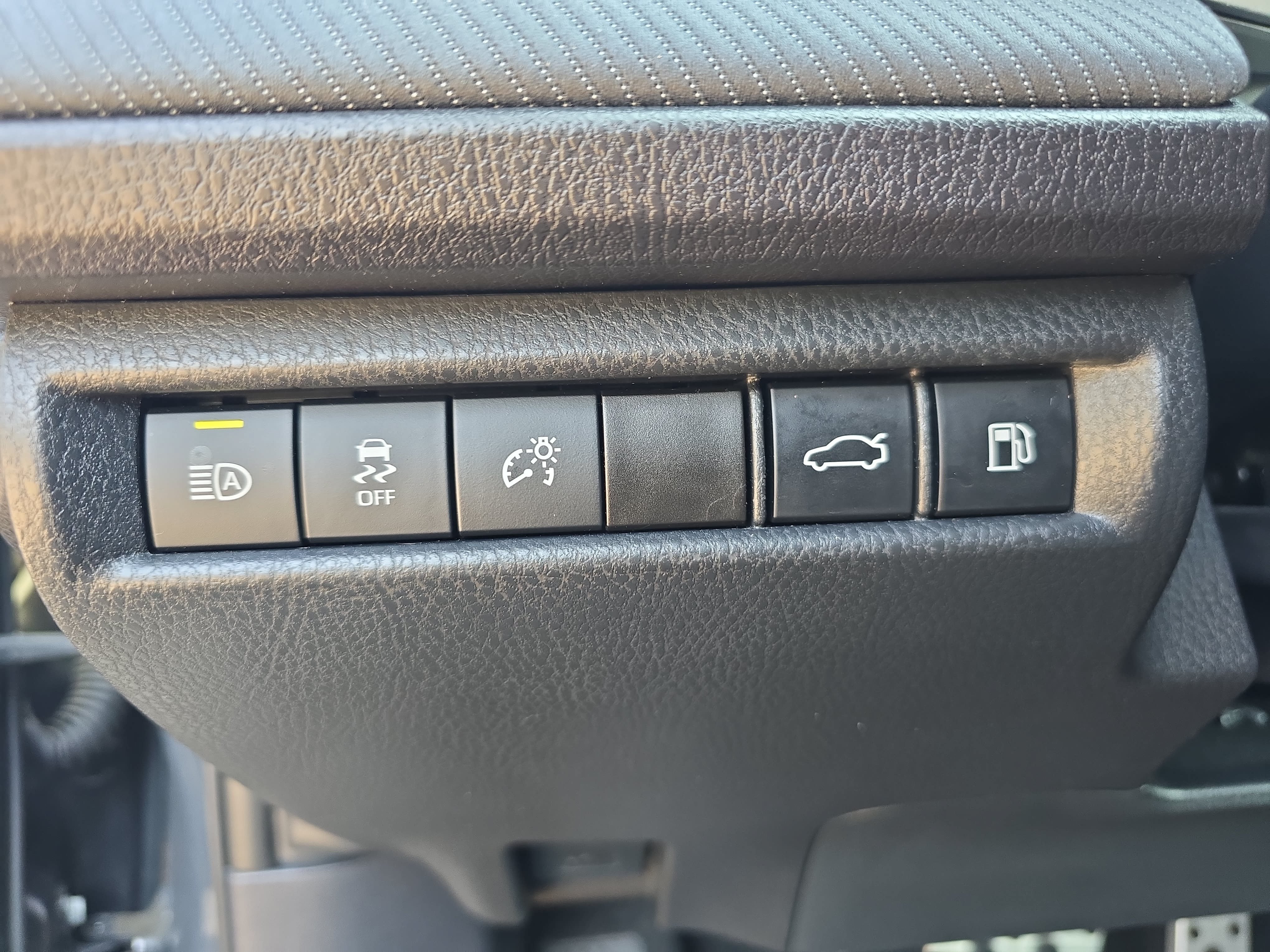 Used 2025 Toyota Camry SE w/ Convenience Package FWD image 26