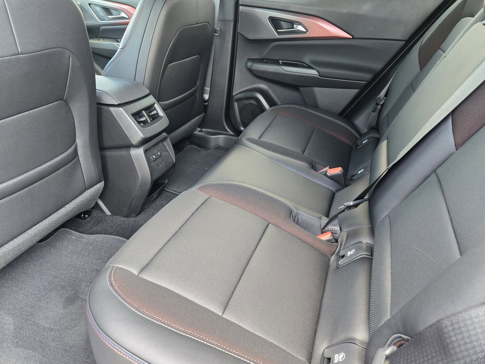 New 2025 Chevrolet Equinox EV RS w/ Convenience Package II AWD/4WD image 21