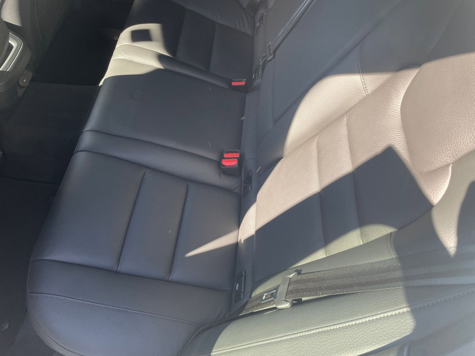 Used 2025 Volvo V60 B5 Cross Country Plus image 38