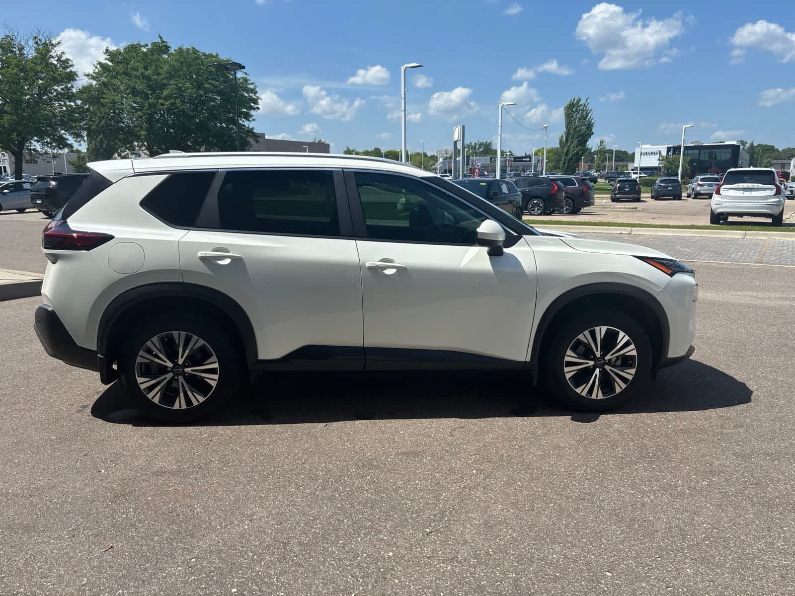 Used 2023 Nissan Rogue SV w/ SV Premium B Package FWD image 6