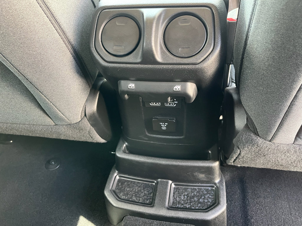 Used 2025 Jeep Wrangler Sahara image 32