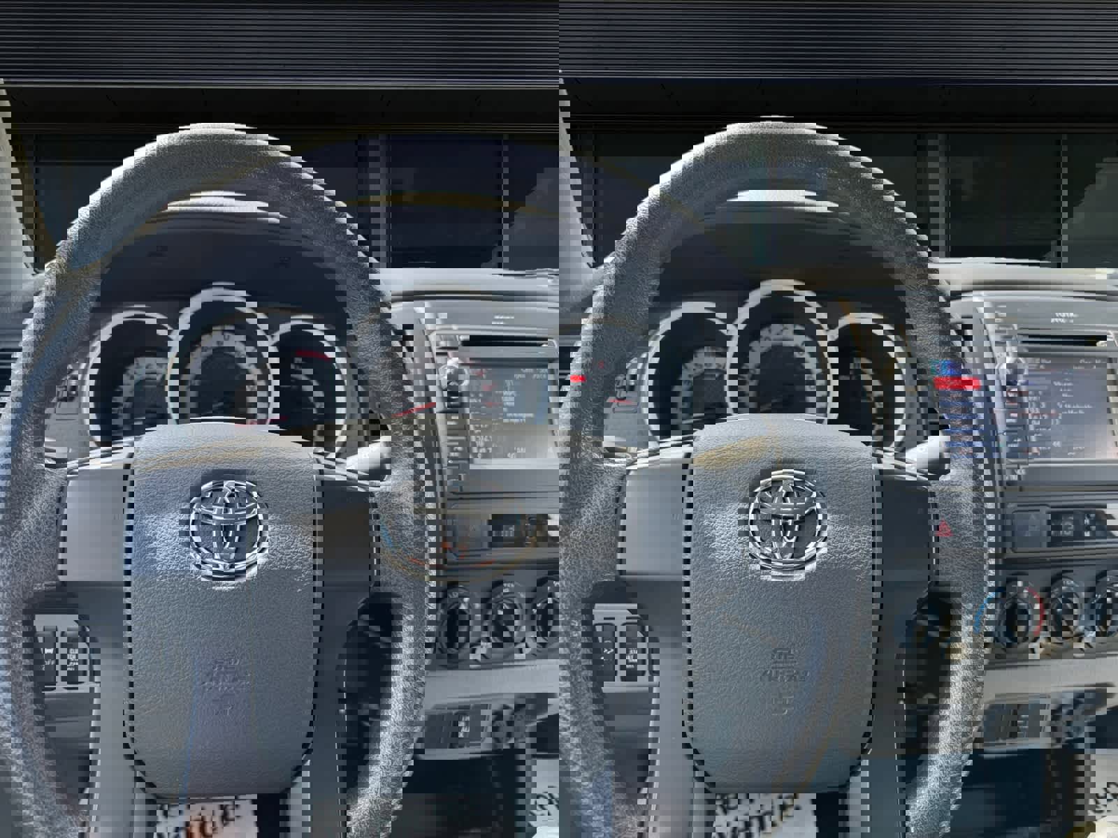 Used 2013 Toyota Tacoma 4x4 Regular Cab image 3