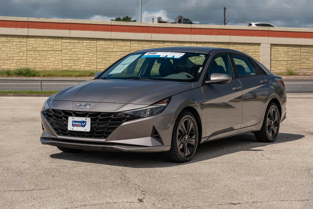 Used 2023 Hyundai Elantra SEL w/ Cargo Package FWD image 4