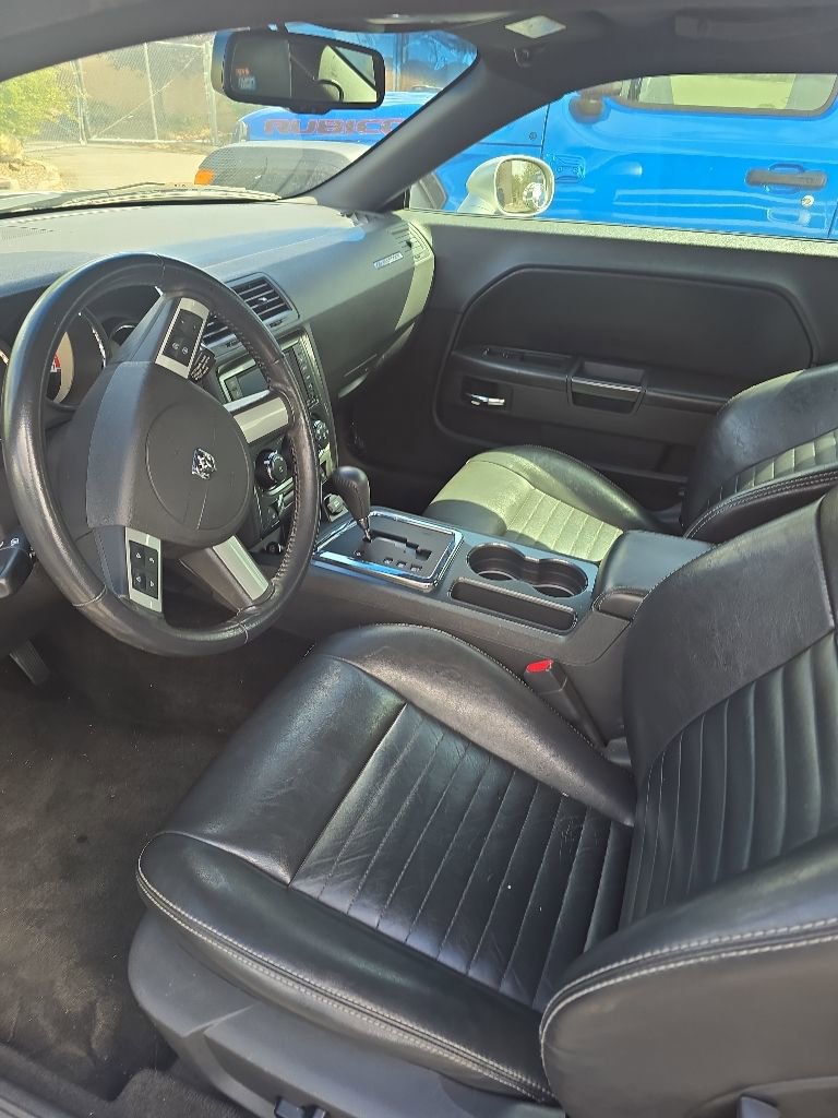 Used 2010 Dodge Challenger R/T RWD image 3
