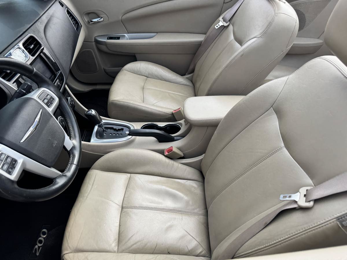 Used 2013 Chrysler 200 Limited FWD image 37