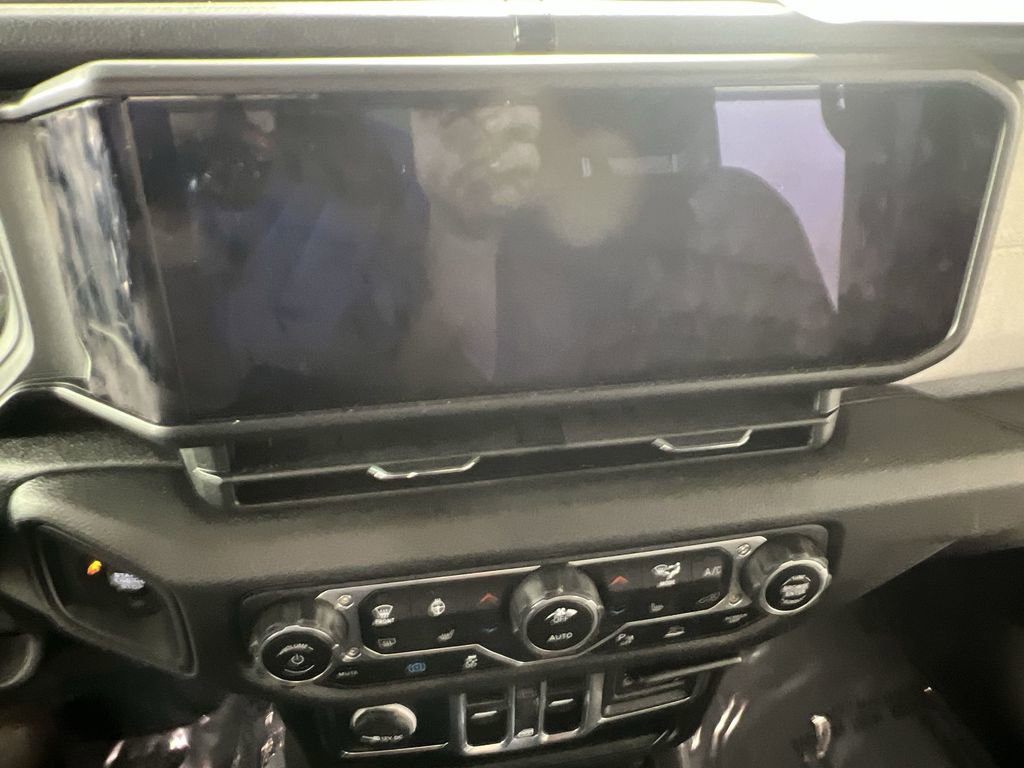 Used 2024 Jeep Wrangler Unlimited w/ Convenience Group image 12