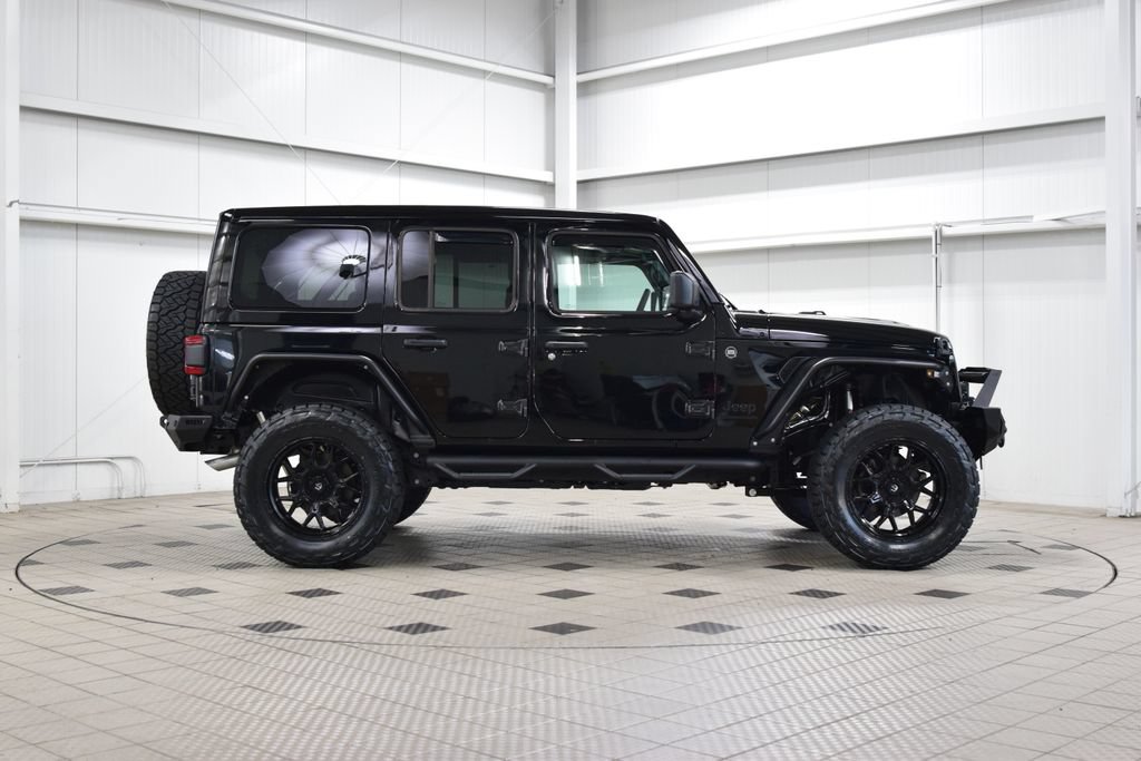 Used 2025 Jeep Wrangler Unlimited Sahara AWD/4WD image 8