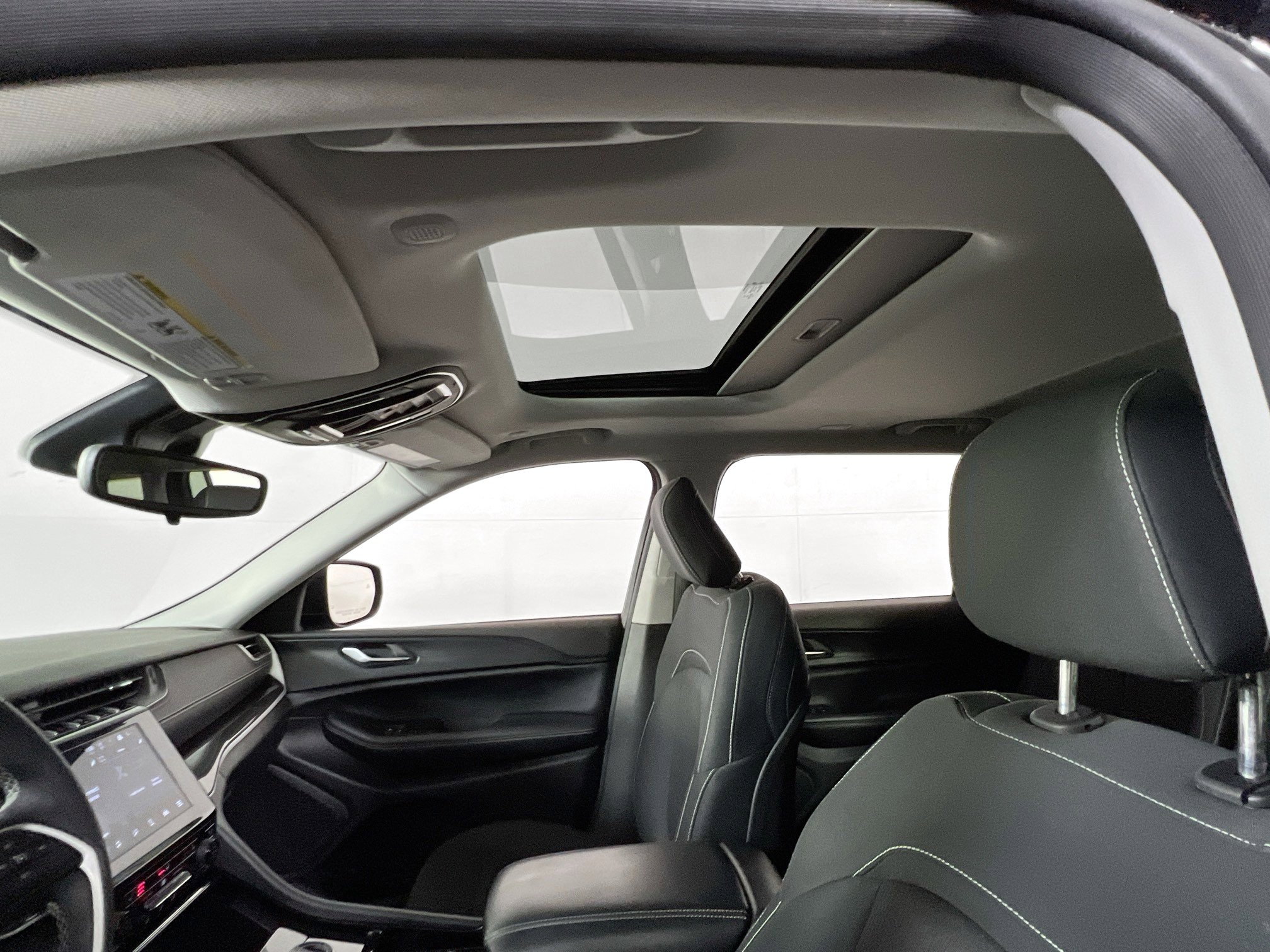 Used 2023 Jeep Grand Cherokee L Laredo w/ Luxury Tech Group I image 21