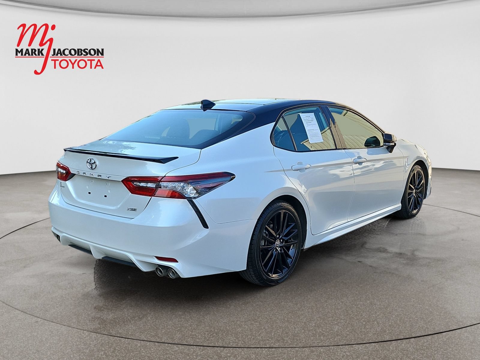 Used 2021 Toyota Camry XSE FWD image 5