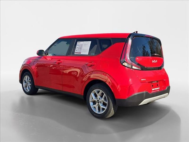 Used 2023 Kia Soul LX w/ LX Technology Package image 3