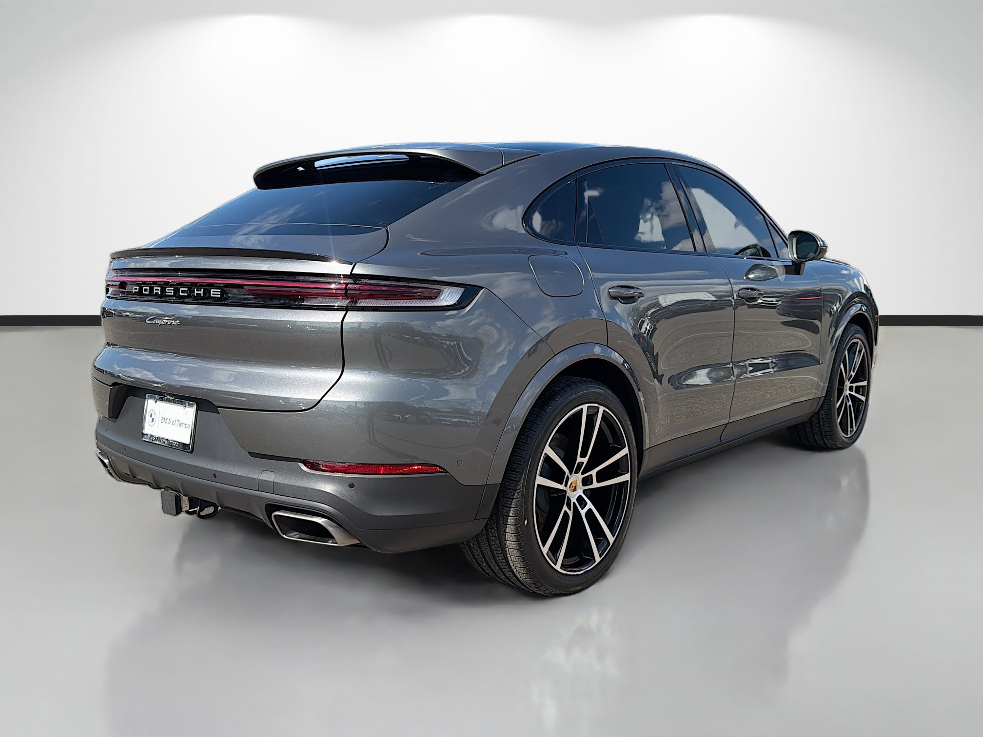 Used 2025 Porsche Cayenne Coupe image 3