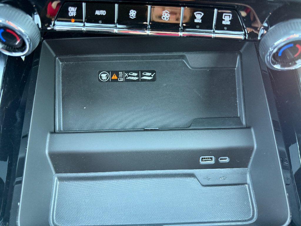 Used 2025 Chevrolet Suburban Z71 AWD/4WD image 25