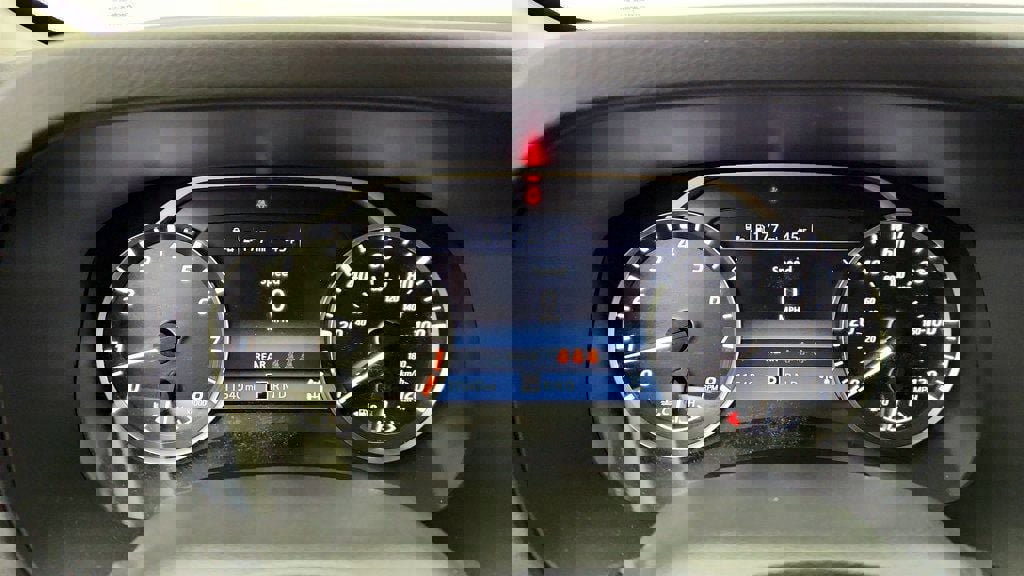 Used 2025 Nissan Frontier SV image 14