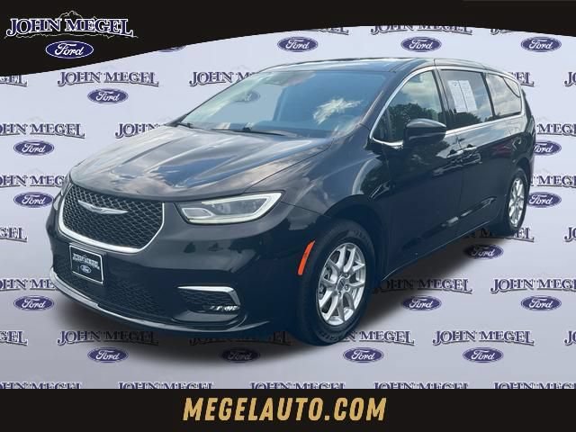 Used 2024 Chrysler Pacifica Touring-L
