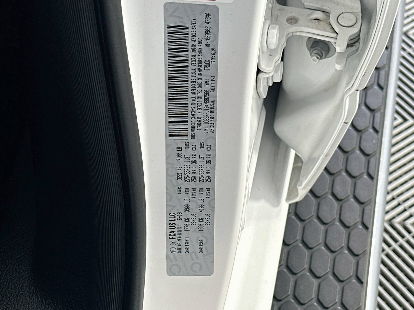 Used 2019 RAM 1500 Laramie AWD/4WD image 35