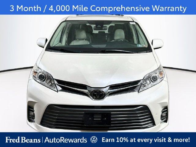 Used 2018 Toyota Sienna XLE Premium FWD image 2