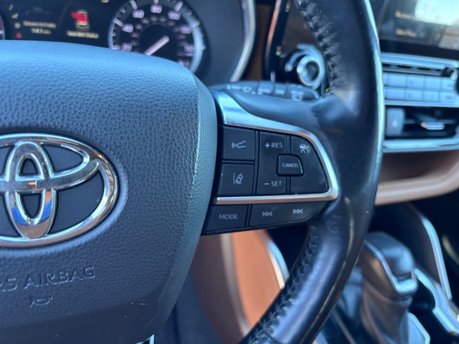 Used 2021 Toyota Highlander Platinum AWD/4WD image 18