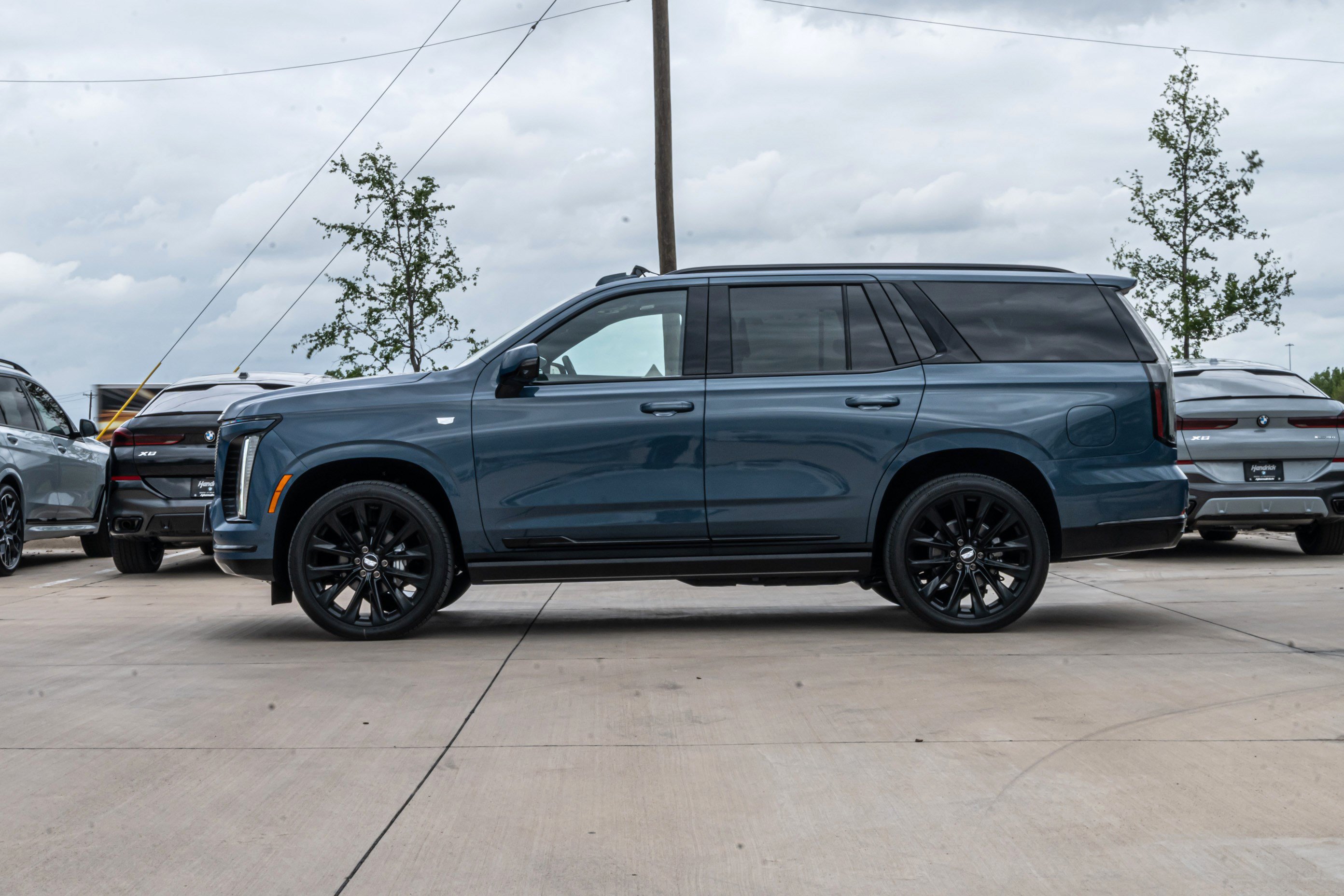 Used 2026 Cadillac Escalade Platinum Sport w/ LPO, ONYX Package AWD/4WD image 6