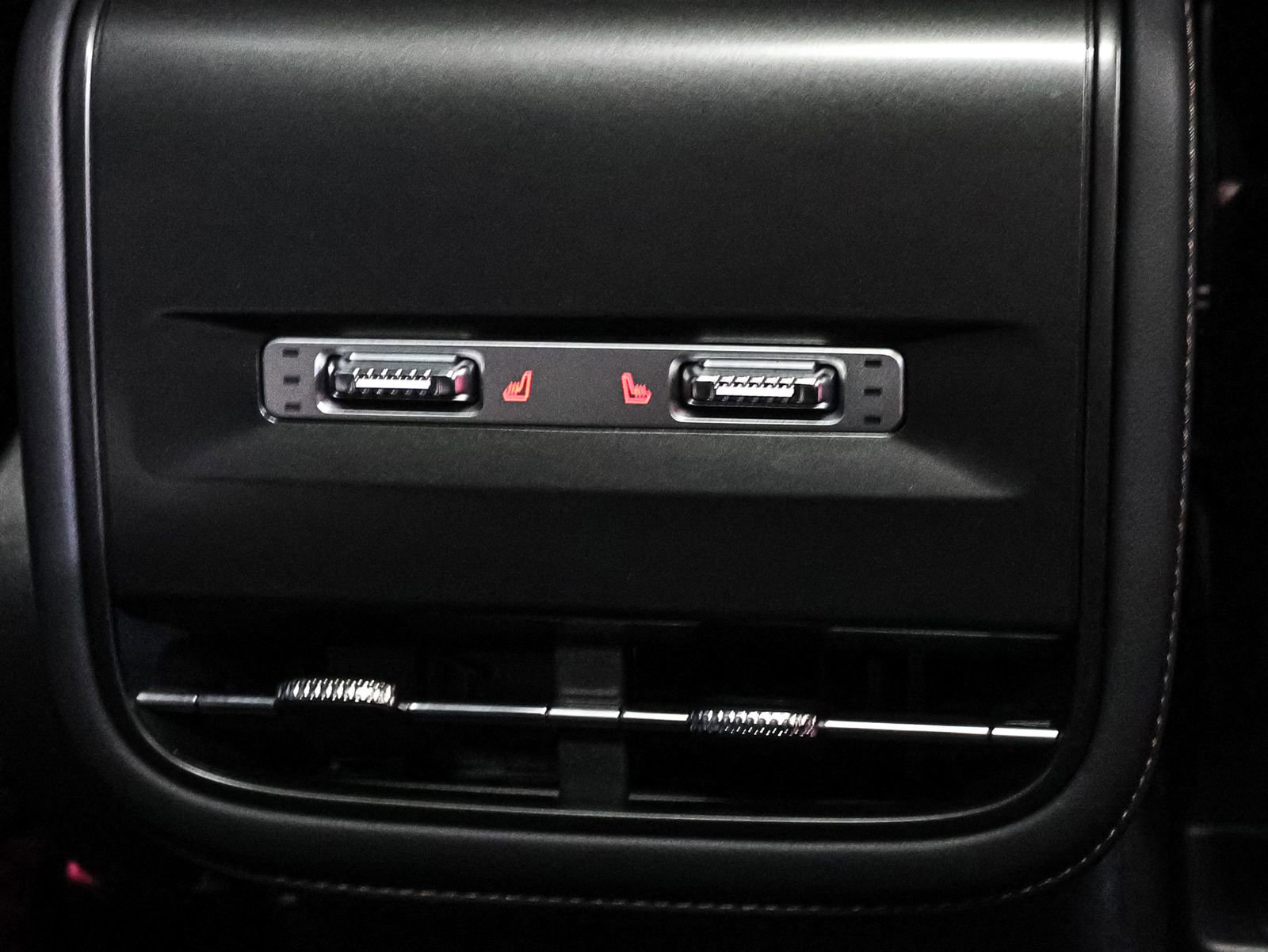 Used 2025 Lincoln Nautilus Reserve w/ Jet Appearance Package image 27