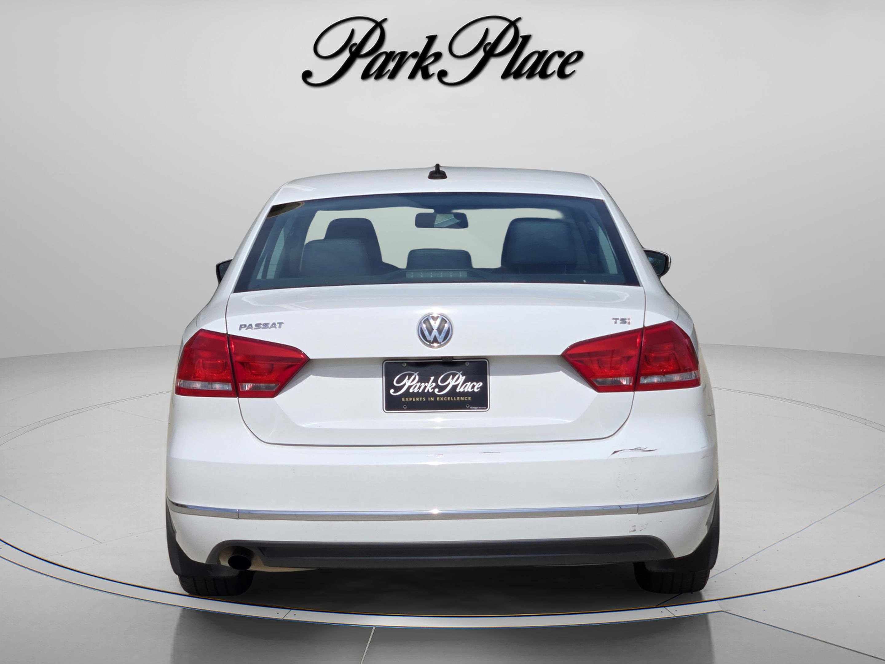 Used 2015 Volkswagen Passat 1.8T Limited Edition FWD image 4