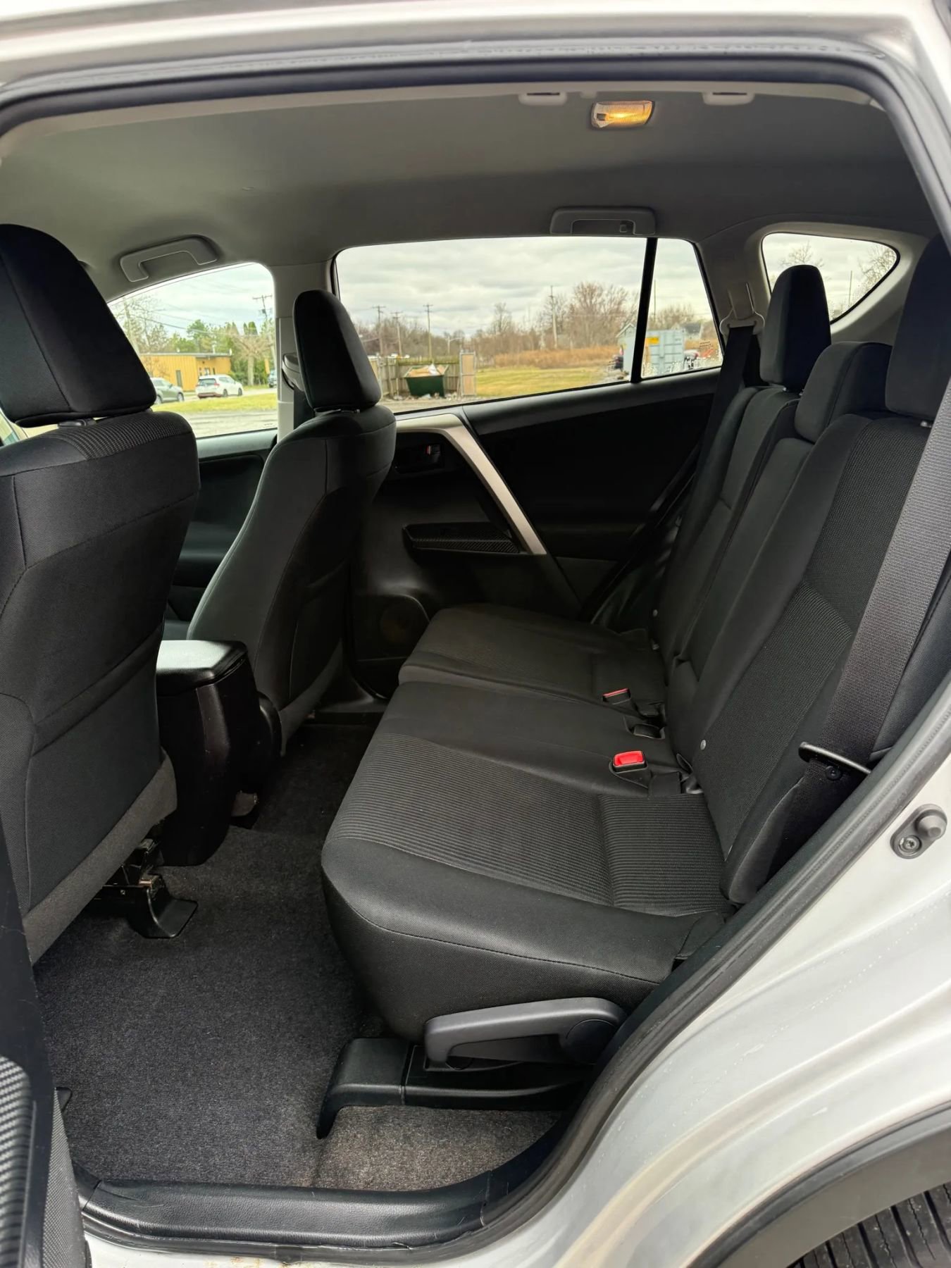 Used 2015 Toyota RAV4 LE AWD/4WD image 17