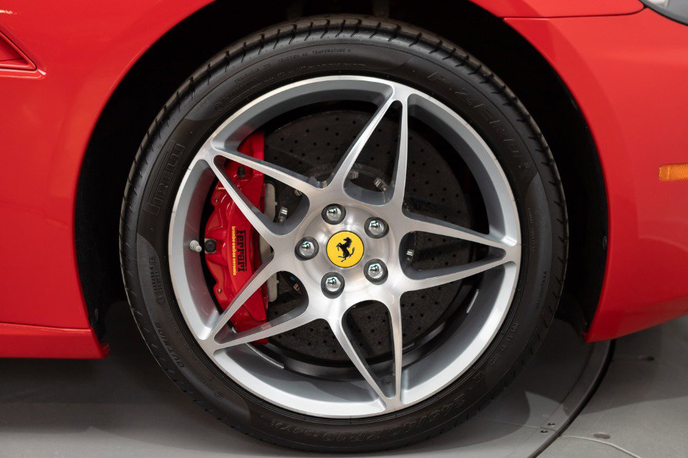 Used 2011 Ferrari California image 30