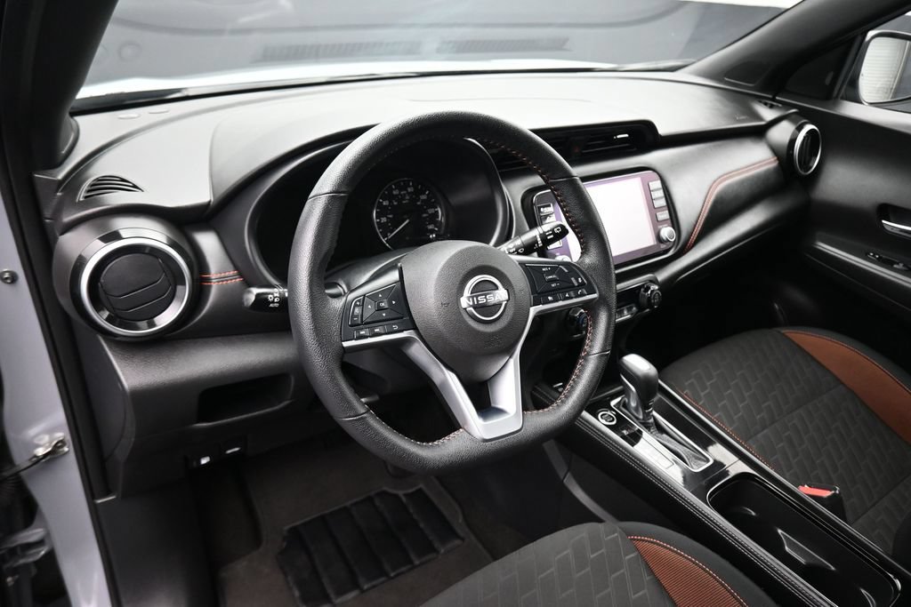 Used 2023 Nissan Kicks SR FWD image 13
