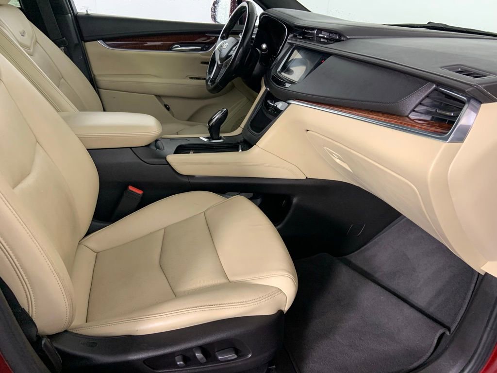 Used 2018 Cadillac XT5 Luxury w/ Driver Awareness Package FWD image 17