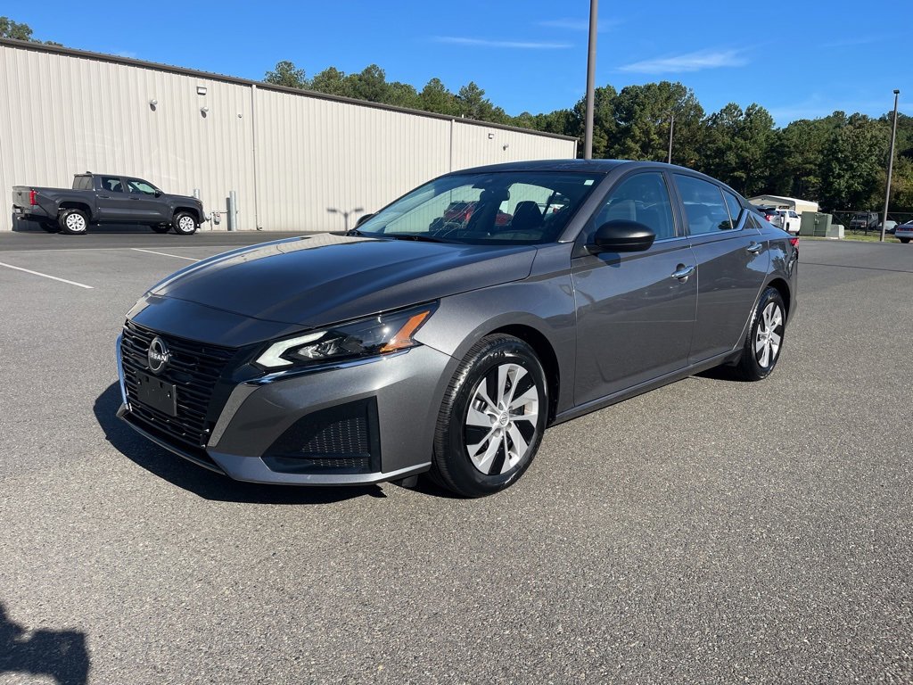 Used 2025 Nissan Altima 2.5 S image 2