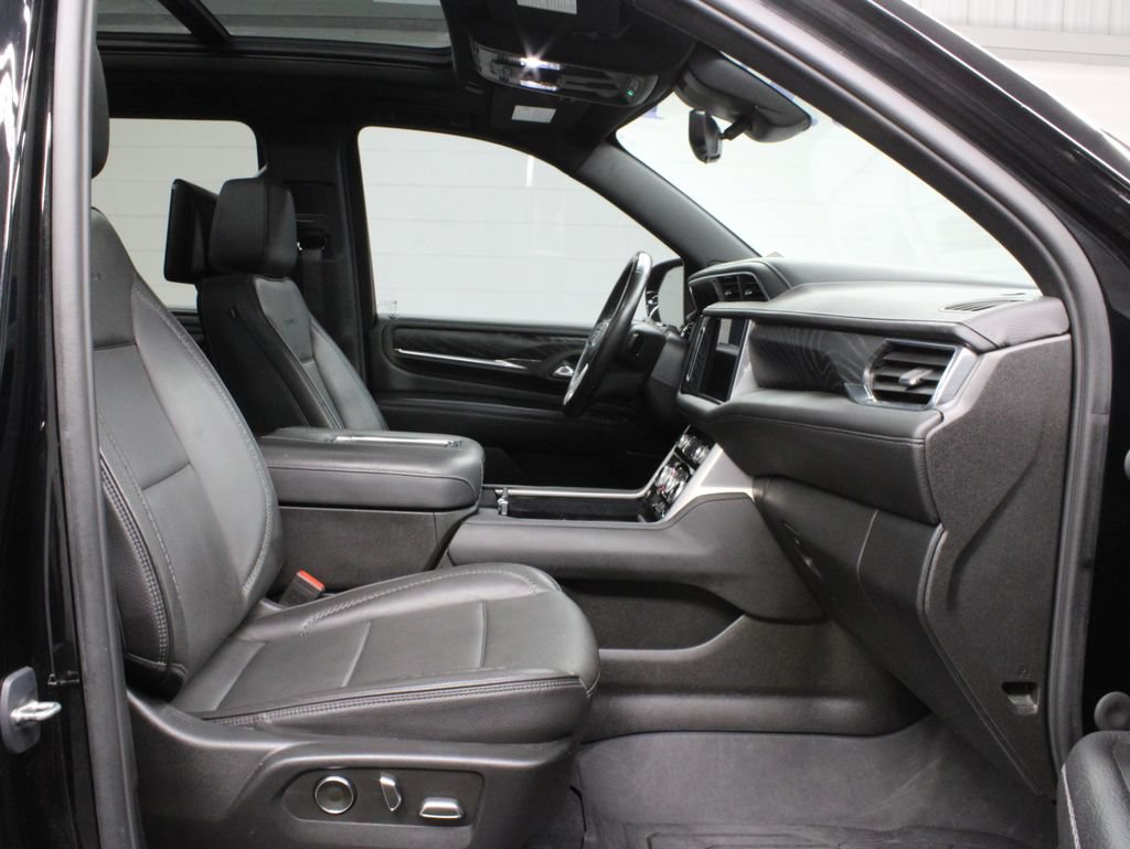 Used 2023 GMC Yukon XL Denali w/ Denali Reserve Package AWD/4WD image 43