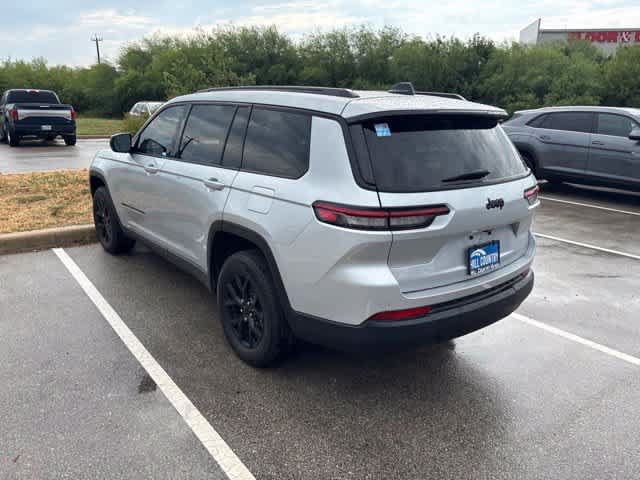 Used 2025 Jeep Grand Cherokee L Altitude RWD image 3
