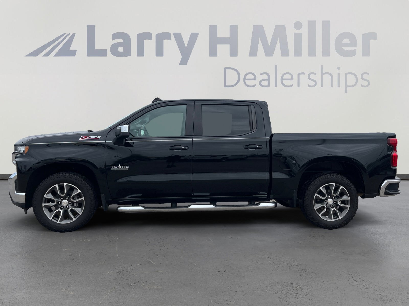 Used 2019 Chevrolet Silverado 1500 LT w/ Texas Edition image 2