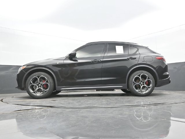 Used 2022 Alfa Romeo Stelvio Ti w/ Active Assist Plus Package AWD/4WD image 53