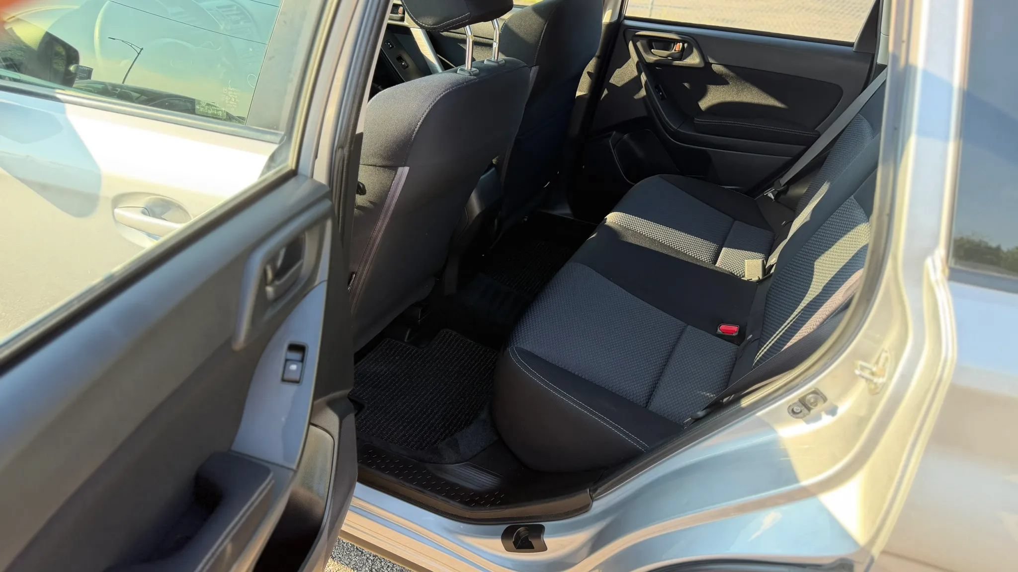Used 2015 Subaru Forester 2.5i AWD/4WD image 12