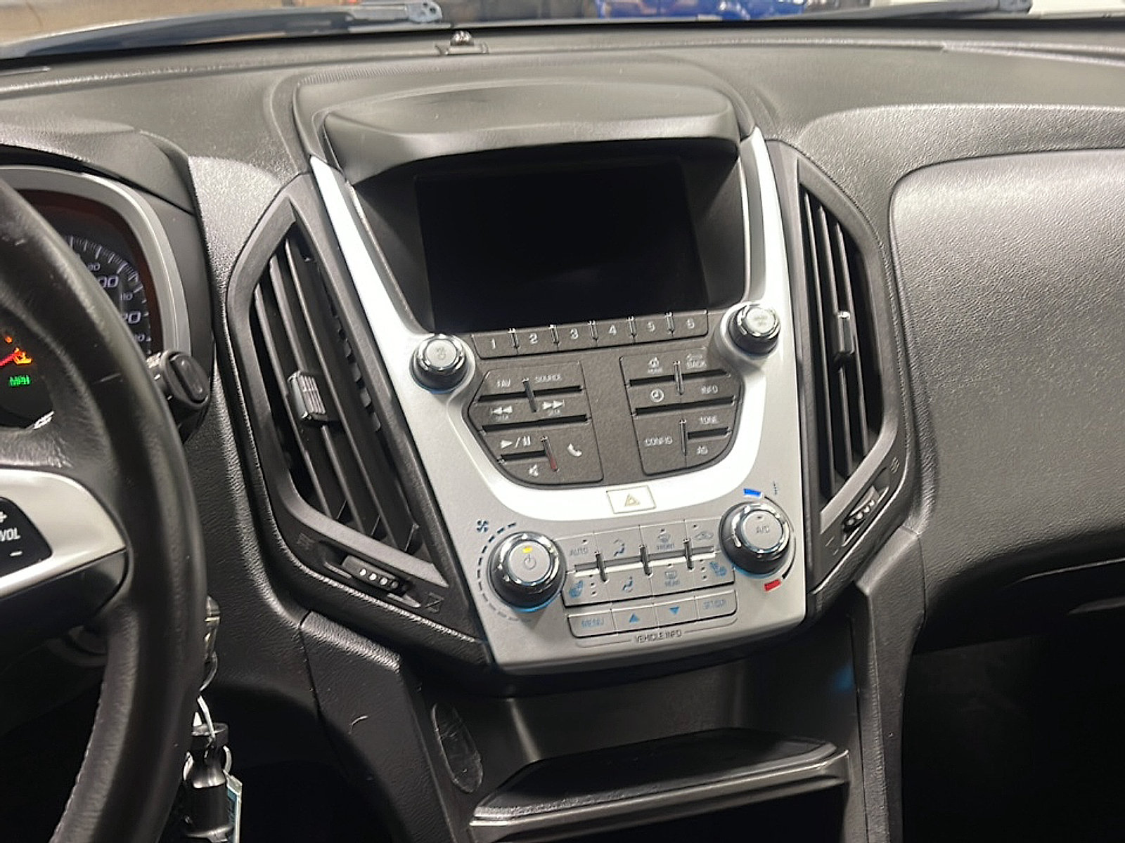 Used 2017 Chevrolet Equinox LT w/ Convenience Package FWD image 6
