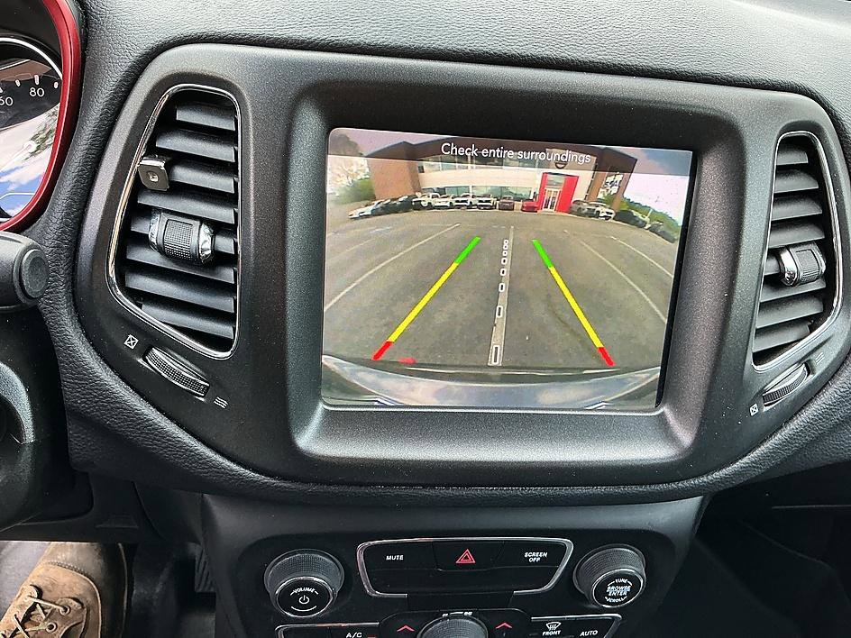 Used 2018 Jeep Compass Trailhawk w/ Cold Weather Group image 17