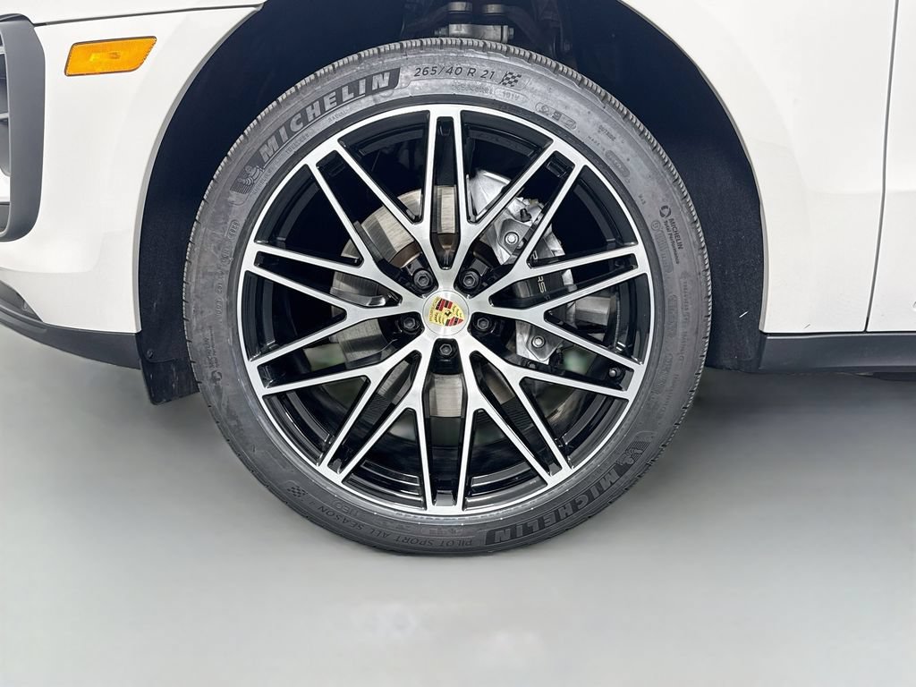 Certified 2026 Porsche Macan AWD/4WD image 31