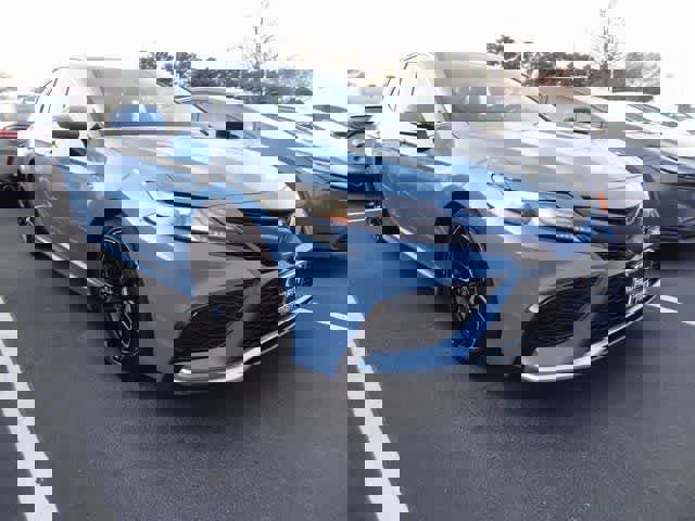 Used 2023 Toyota Camry XSE image 3