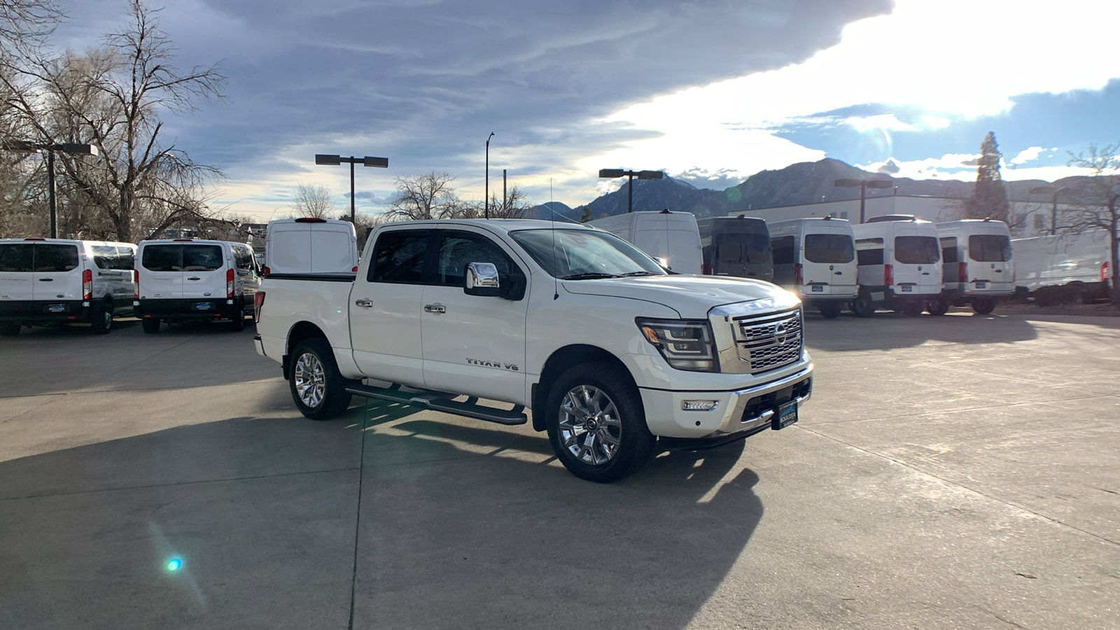 Used 2020 Nissan Titan SL w/ Moonroof Package image 7