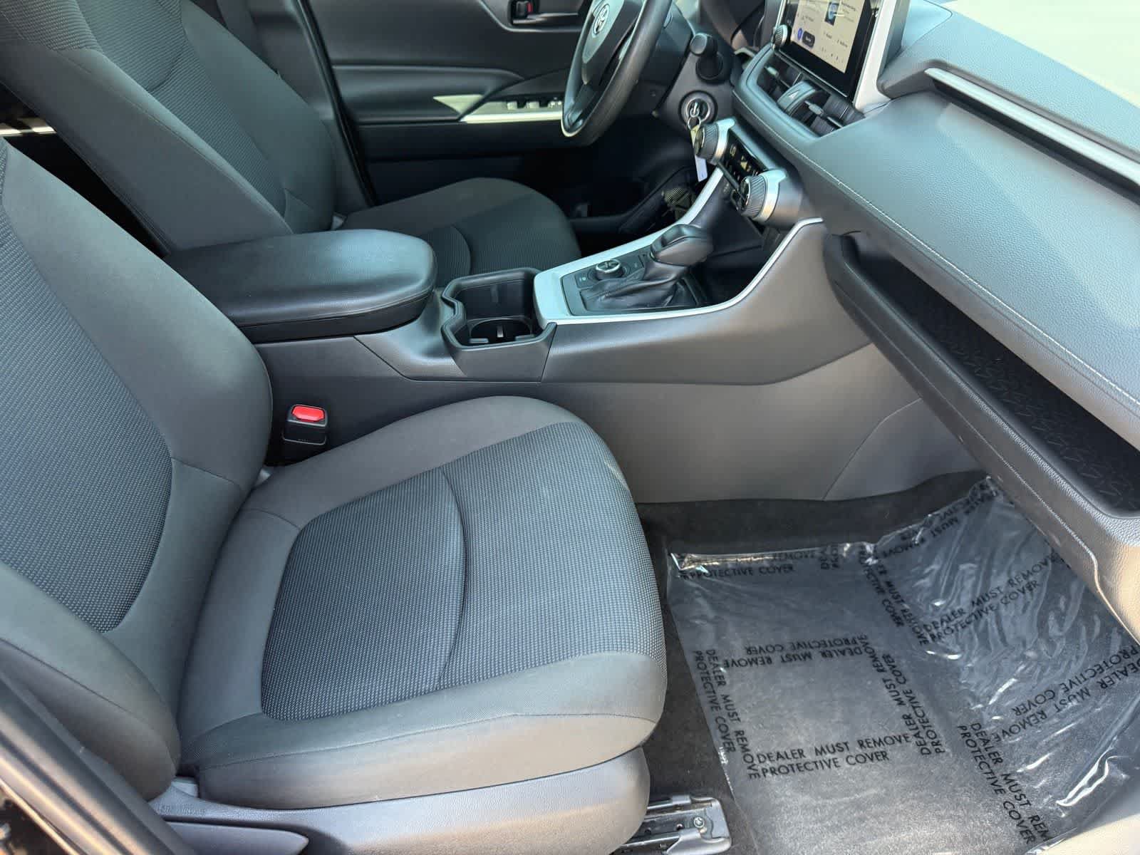 Used 2023 Toyota RAV4 LE AWD/4WD image 32