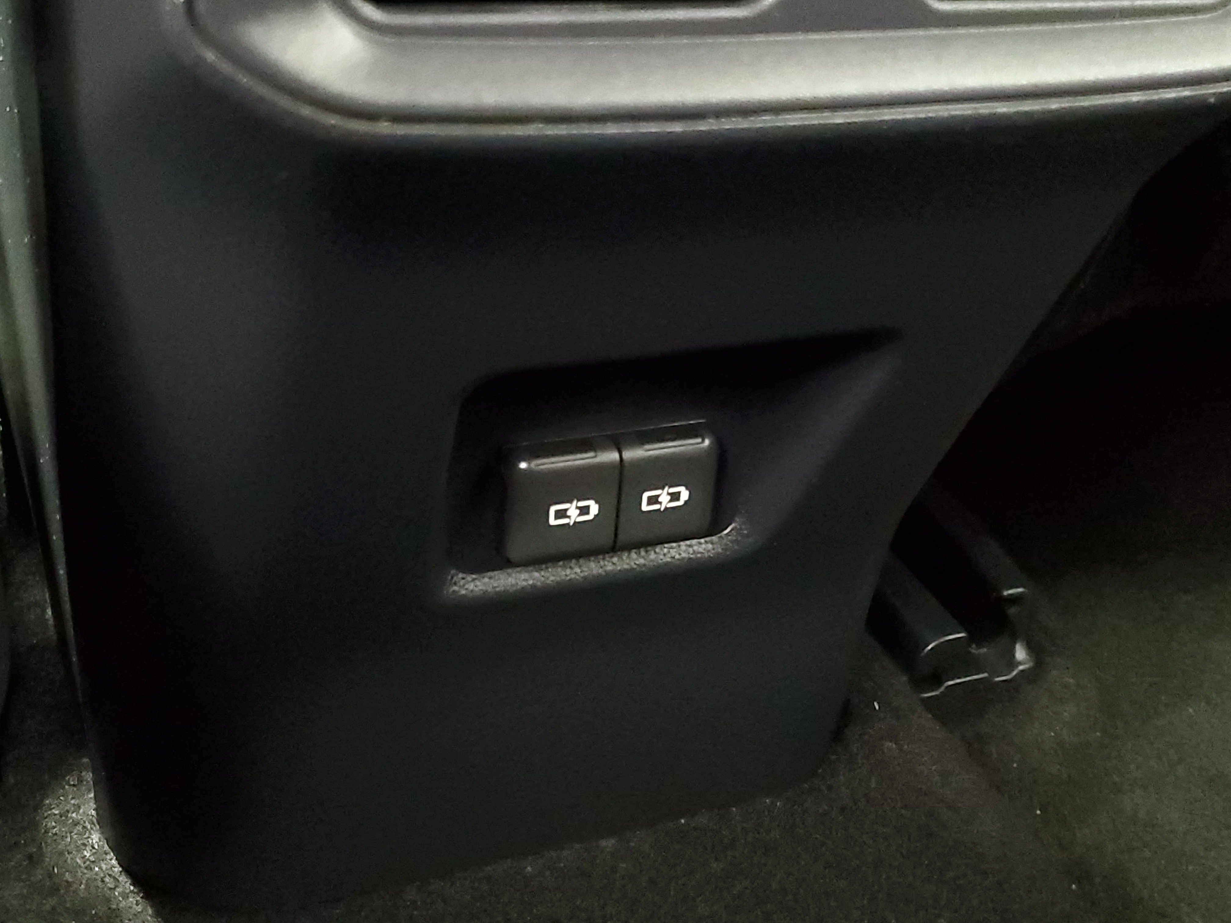 Used 2025 Toyota RAV4 XLE FWD image 13