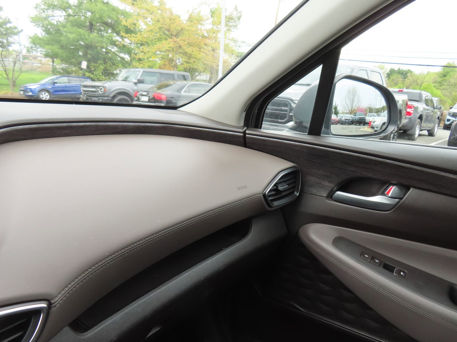 Used 2020 Hyundai Santa Fe SE image 21